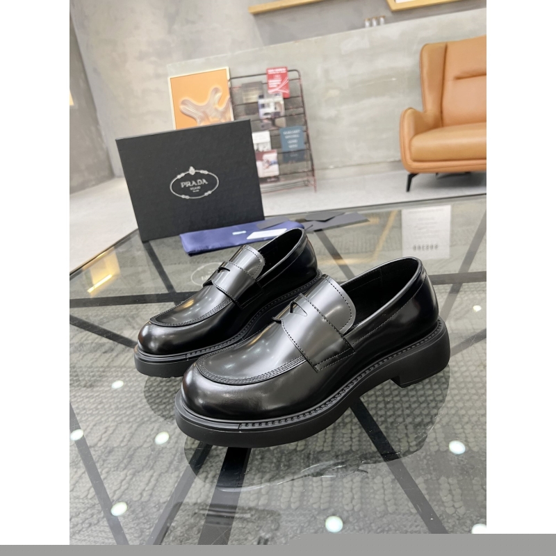 Pra*a leather shoes